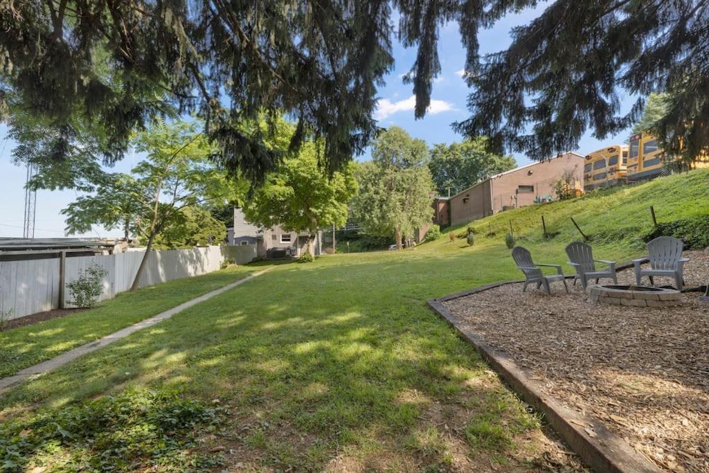 Rare City Home W/ Backyard Fire-Pit & Hottub Ланкастер Экстерьер фото